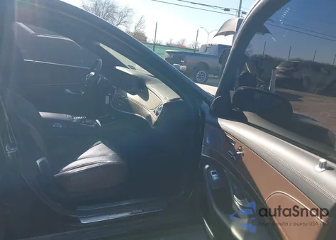 2014 Mercedes-Benz S 550 z USA, uszkodzony, nr VIN WDDUG8CB5EA058041